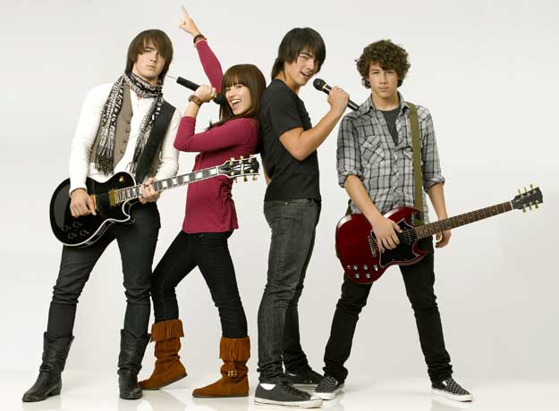 jonas-brothers-demi-lovato.jpg