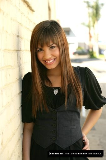 Demi-demi-lovato-2502778-341-512.jpg