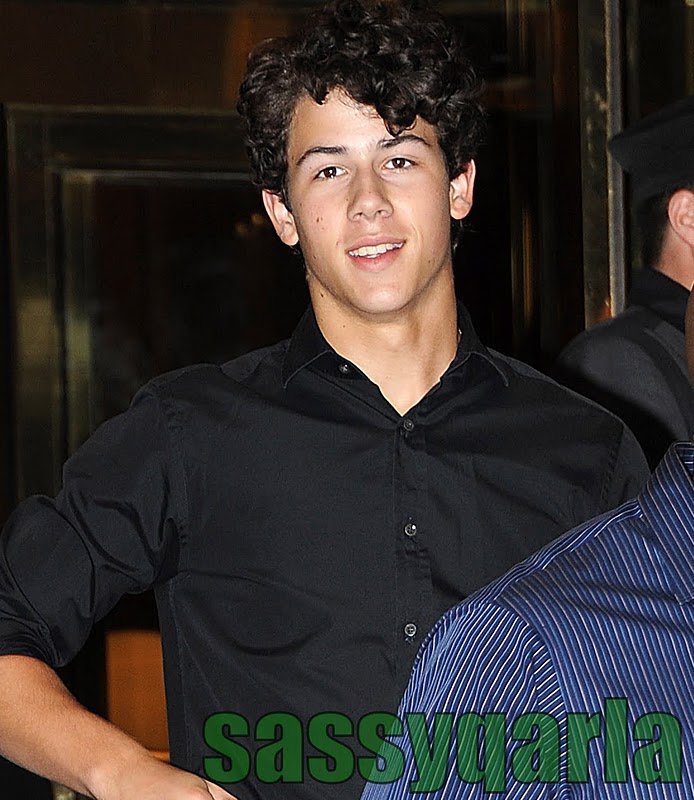 nick_jonas_solo.jpg