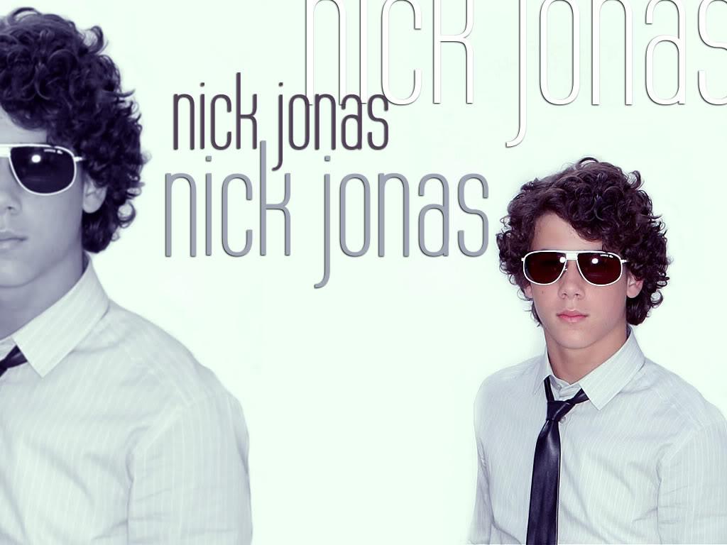 nick-jonas-in-white_1024x768.jpg