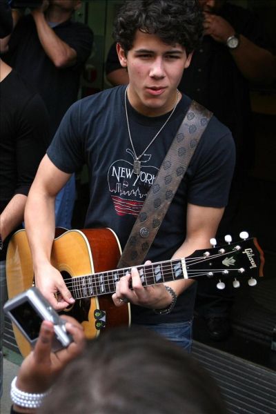Nick-Jonas-photo.jpg