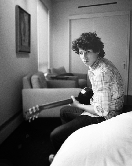 Nick-riu02r9i0209i-nick-jonas-future-wives-2644248-432-540.jpg